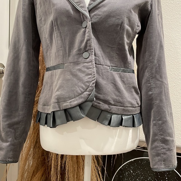 Cass Ruffled Button Down Jacket - Picture 2 of 6